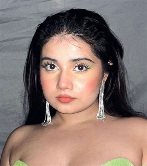 dolly javed photo|Dolly Javed (Urfi Javeds sister) Wiki, Height, Age,。